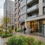 Apartment_building_entrance_with…_202606200924_11.jpeg